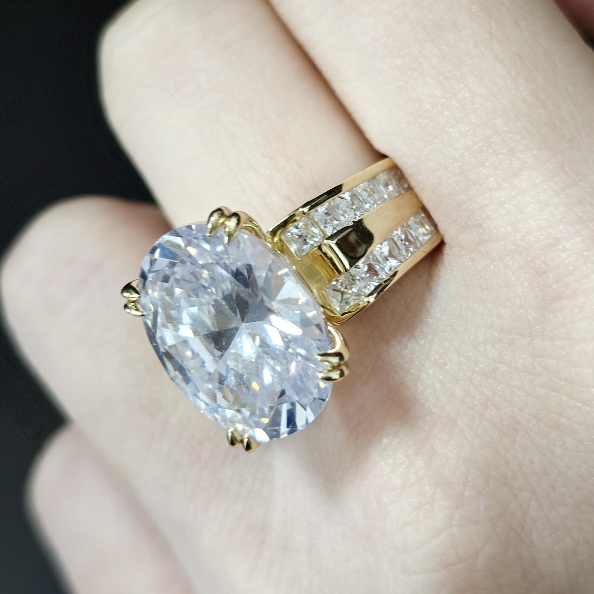 Exquisite 8.5ct Oval Cut White Sapphire Engagement Ring