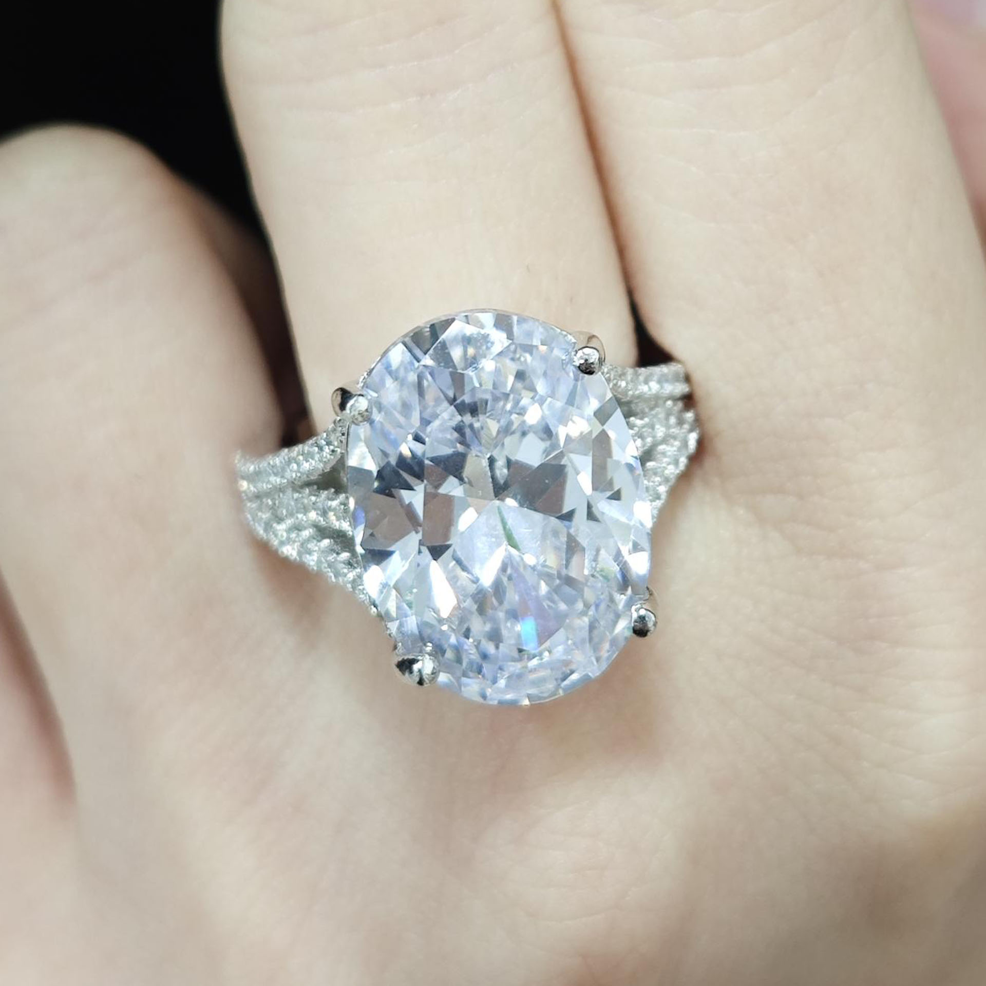 Fashion 4ct Oval Cut White Sapphire Engagement Ring