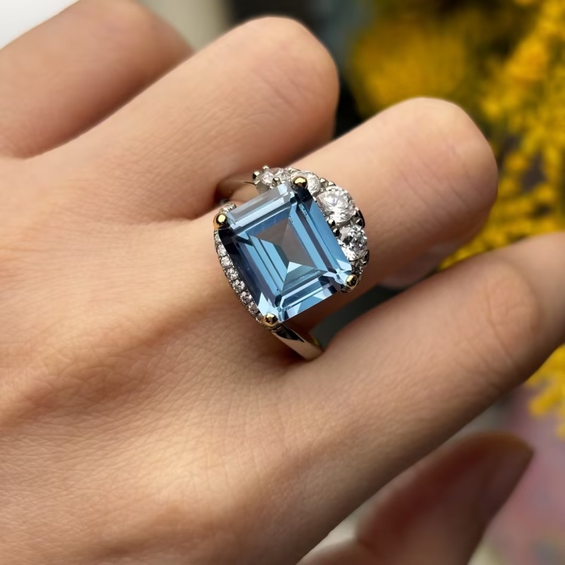 6ct Emerald Cut Aquamarine Ring in Silver