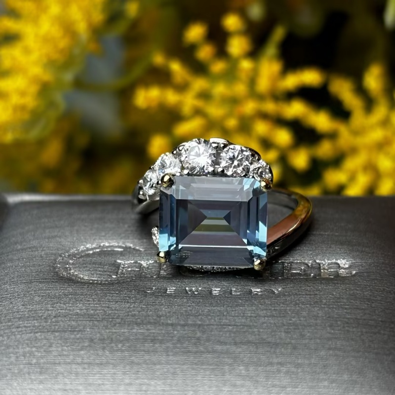 6ct Emerald Cut Aquamarine Ring in Silver