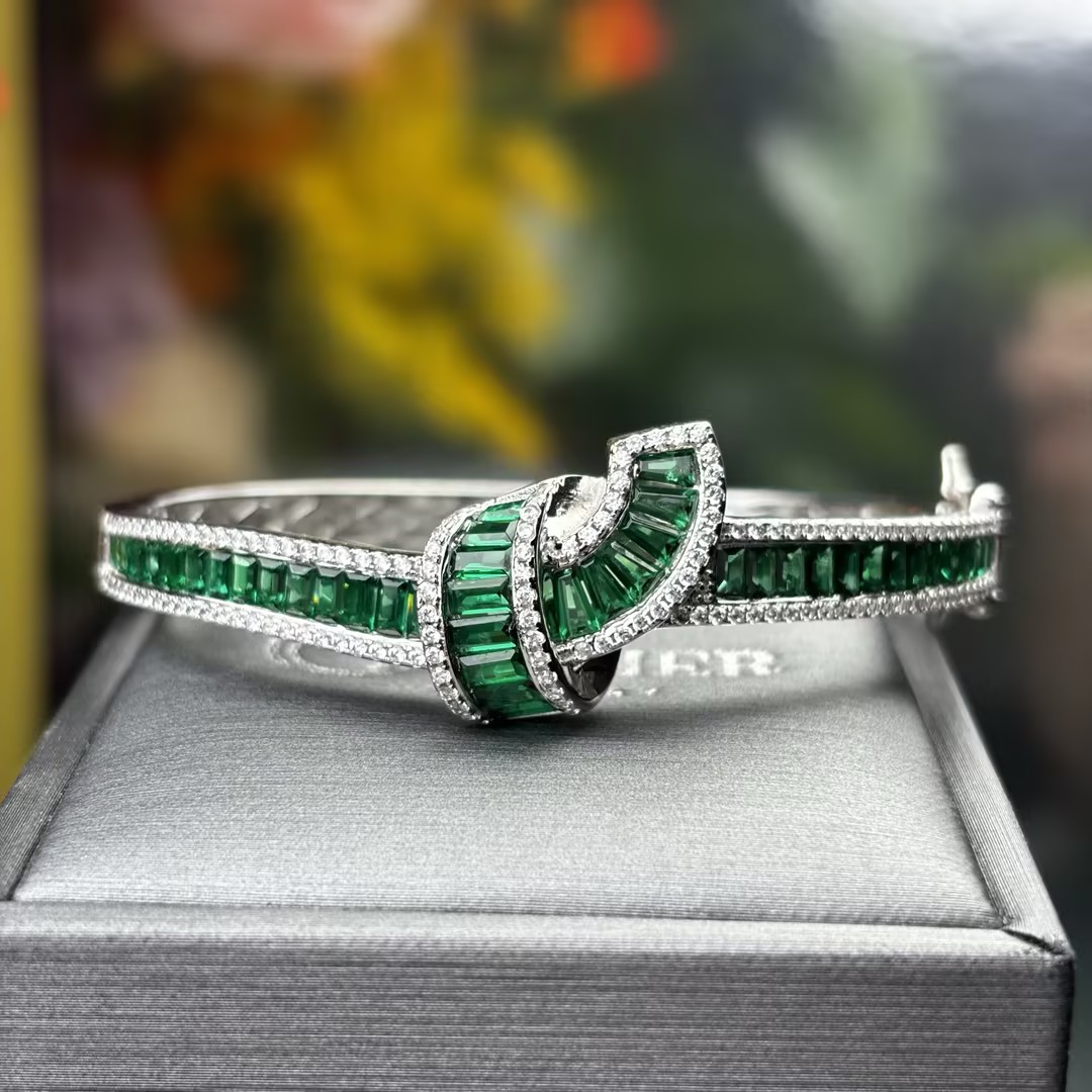 Fashion Baguette Cut Green Sapphire Tight Knot Bracelet