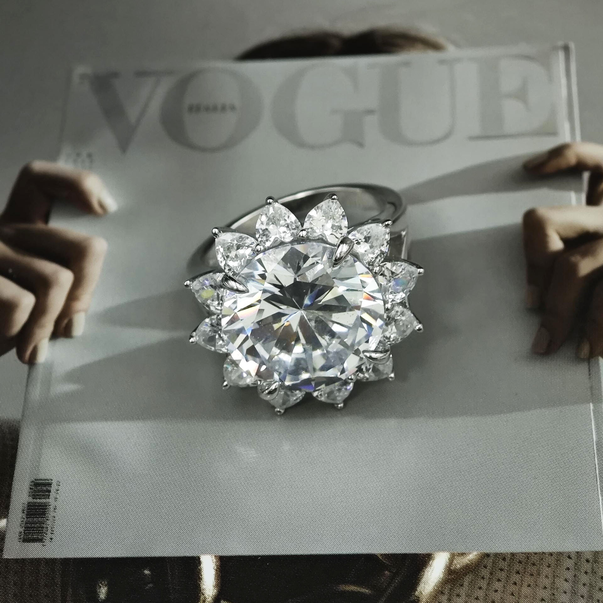 Stunning 10ct Round Cut White Sapphire Engagement Ring