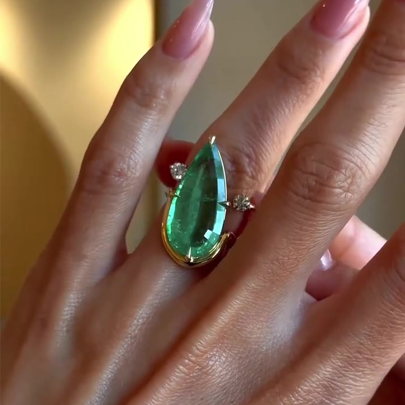 5ct Pear Cut Emerald Ring Set / 3-Piece