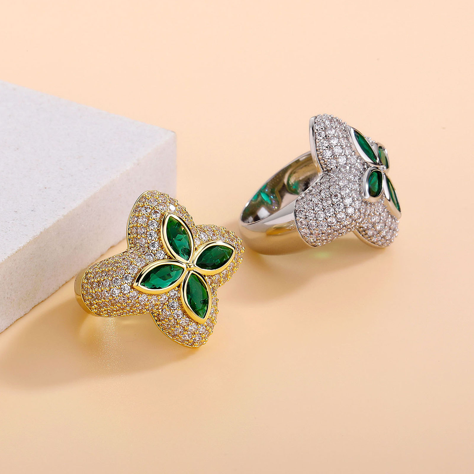 4.5ct Micro Pave Setting Emerald Sapphire Four-Leaf Clover Men's Ring