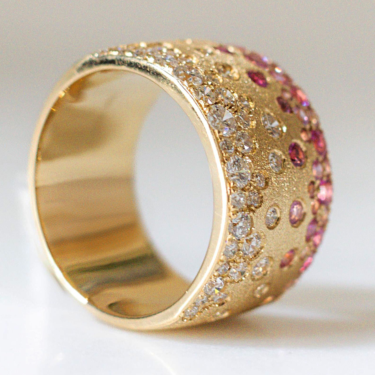 2.18ct Two-Tone White&Pink Scattered Diamond Cigar Band