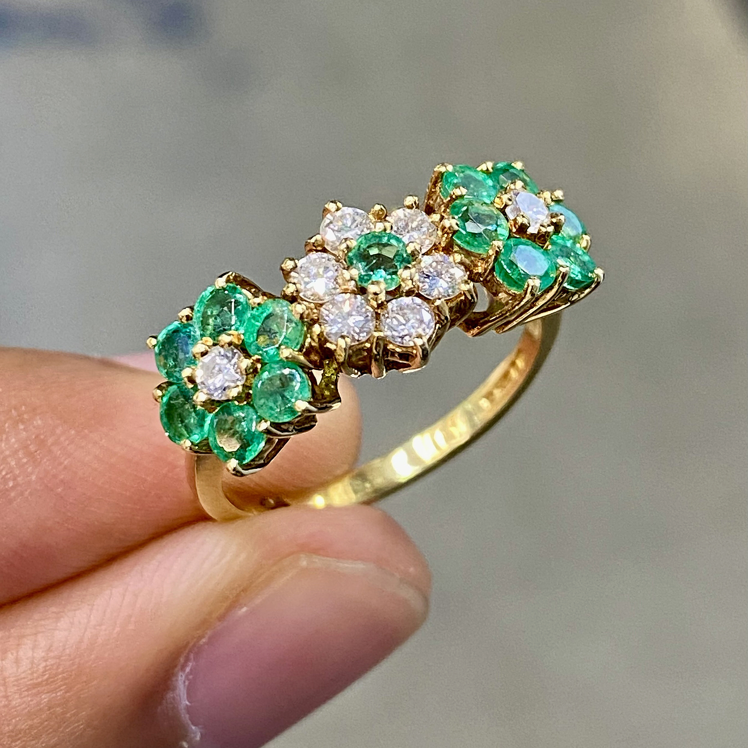 5.25ct Flower Design Round Cut Emerald Sapphire Eternity Ring