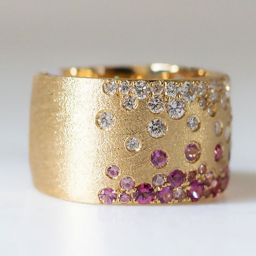 2.18ct Two-Tone White&Pink Scattered Diamond Cigar Band