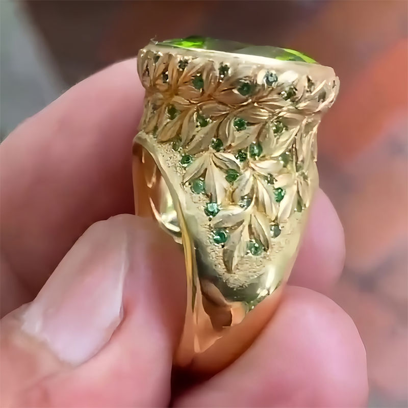14K Yellow Gold Oval Peridot Floral Engraved Cocktail Ring