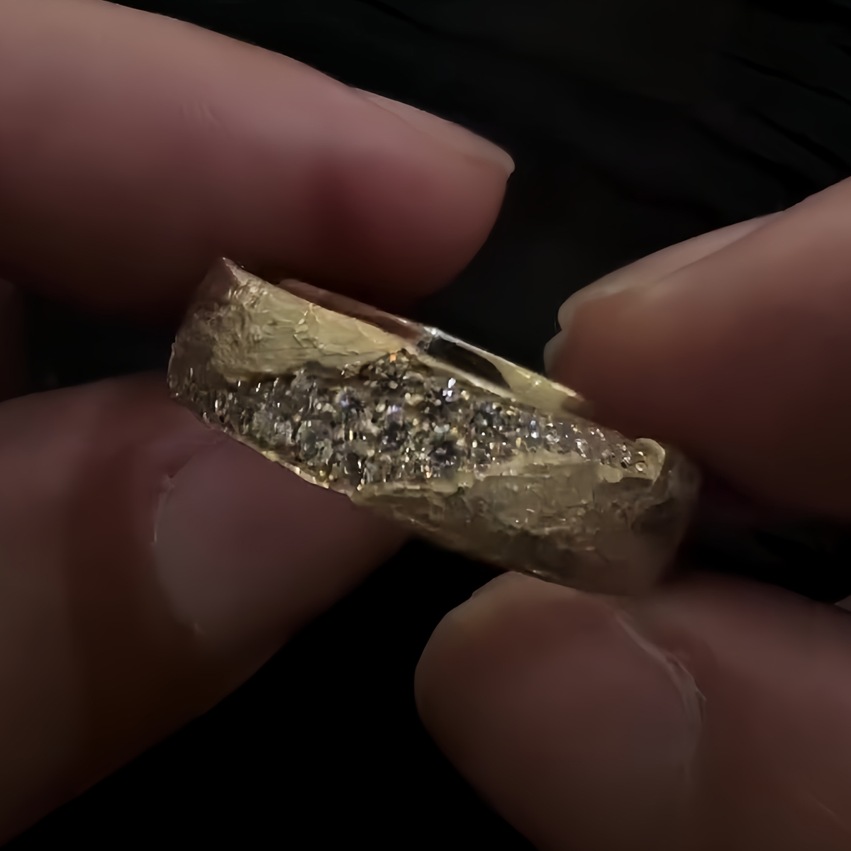 Genderless Gold Irregular Texture Diamond Wedding Band