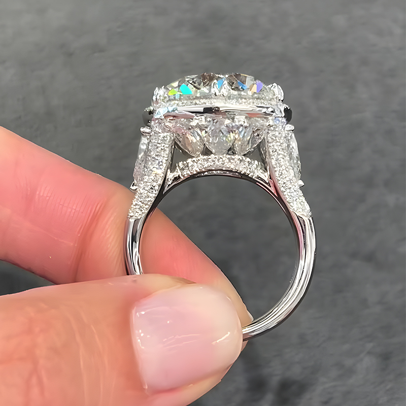 Fashion 8ct Round Cut White Moissanite Engagement Ring