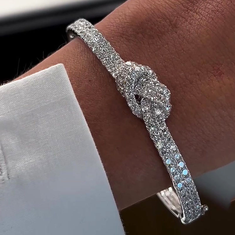 Round Cut Pavé Diamond Tight Knot Bracelet