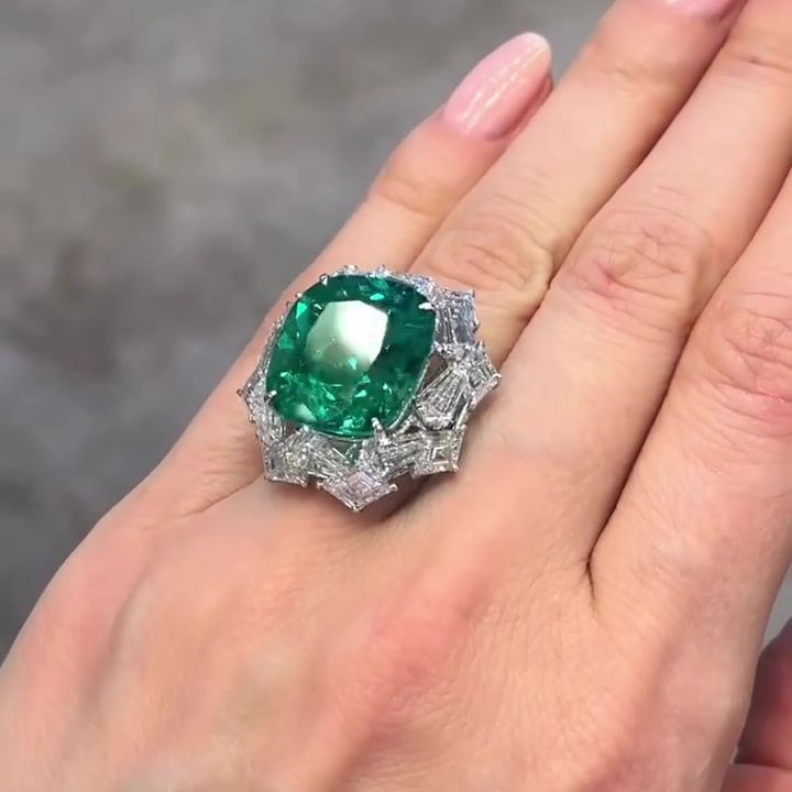 7.25ct  Cushion Cut Emerald Sapphire Halo Cocktail Ring