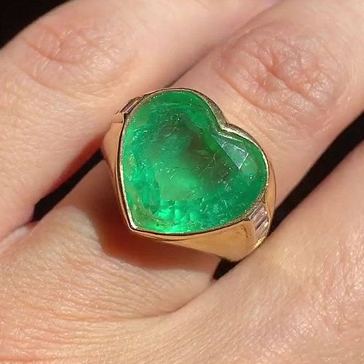 9ct Bezel Setting Heart Cut Emerald Sapphire Engagement Ring