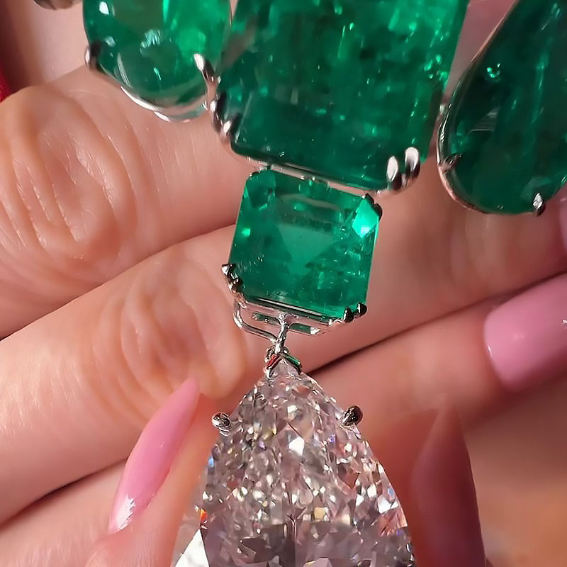 Luxury Multi-Cut Emerald&White Sapphire Pendant Necklace