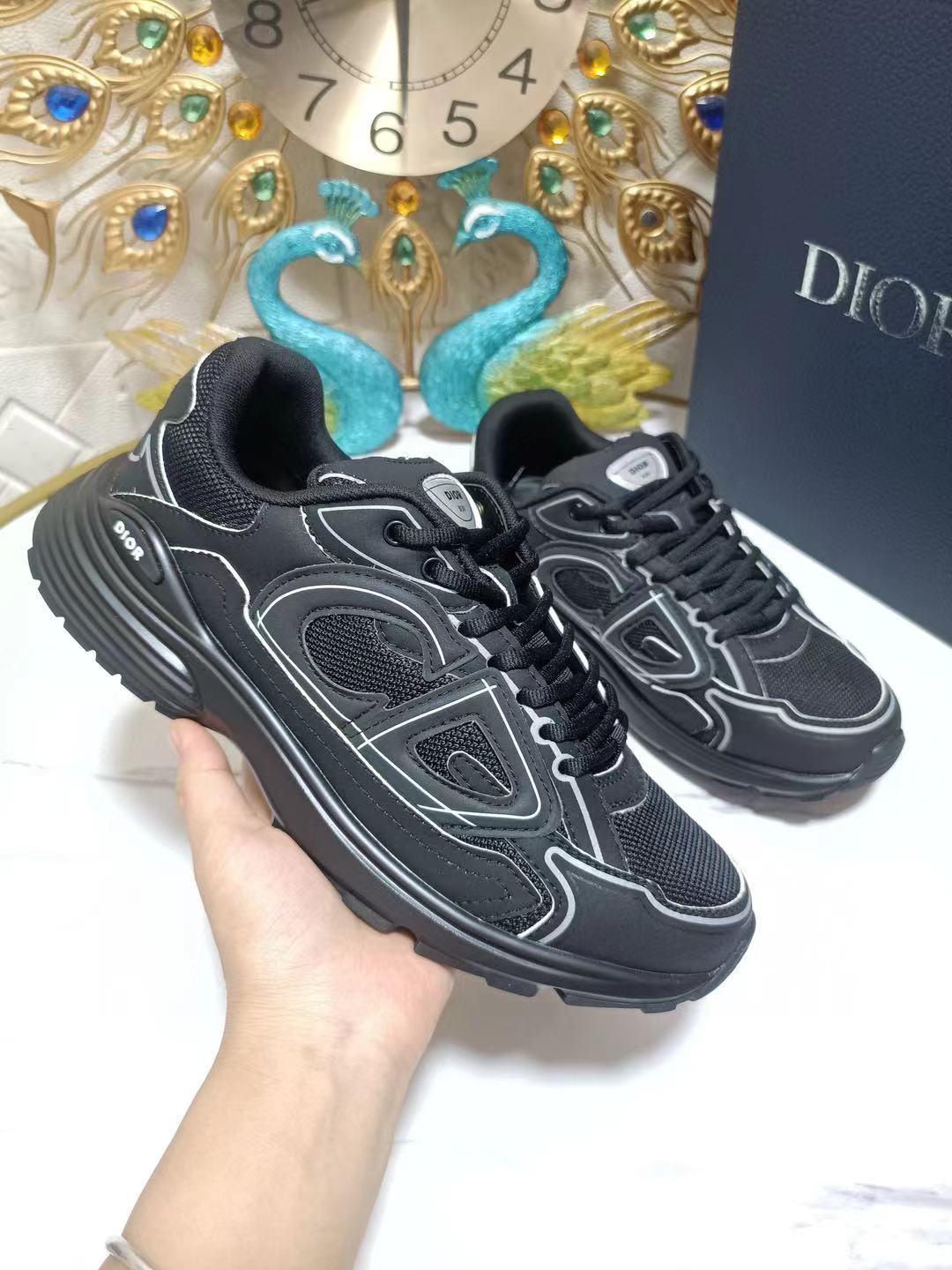 D design versatile sneakers