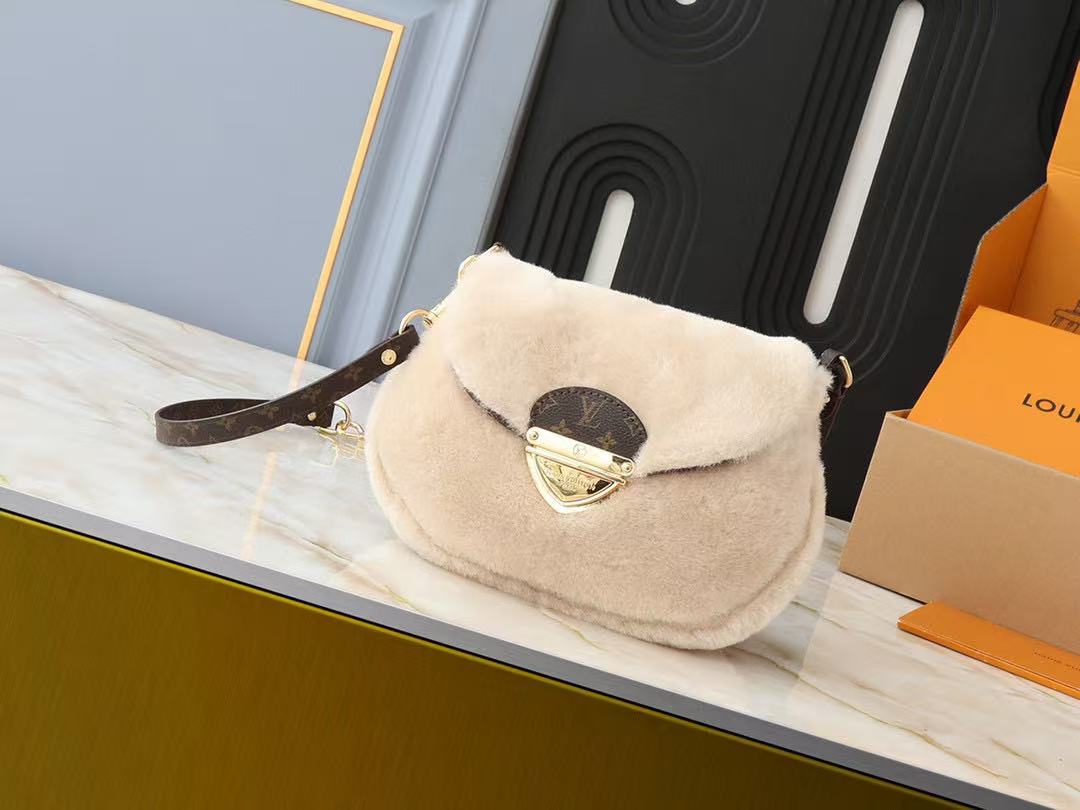 L design autumn and winter fashion plush bag