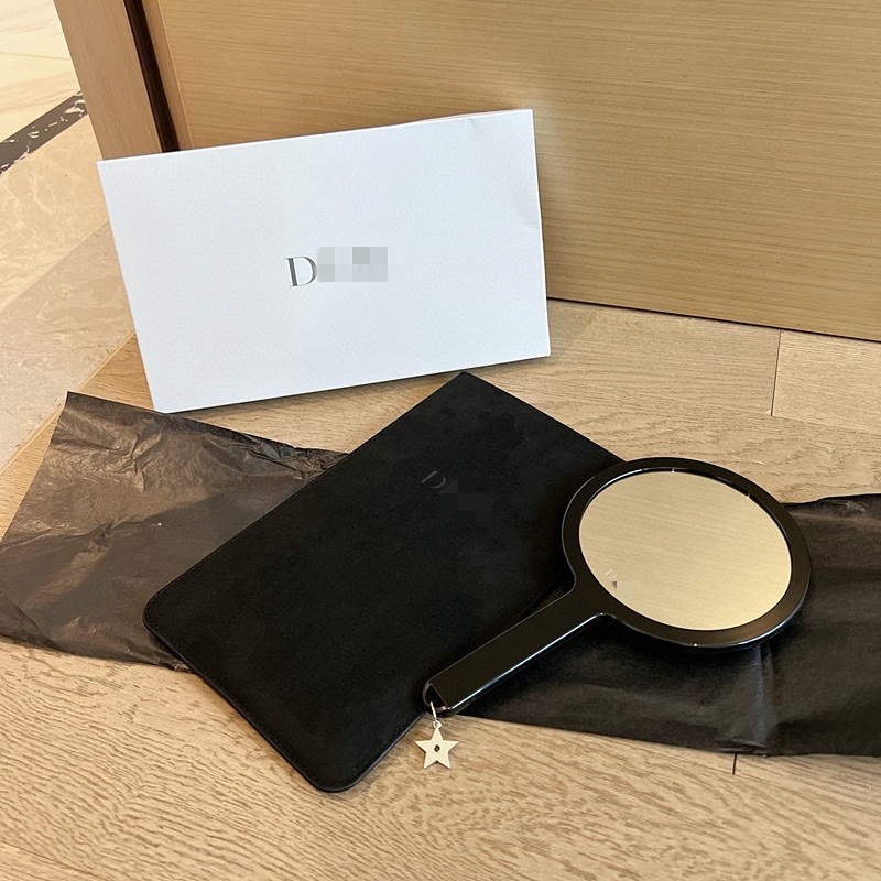 D Design Classic Handheld Mirror