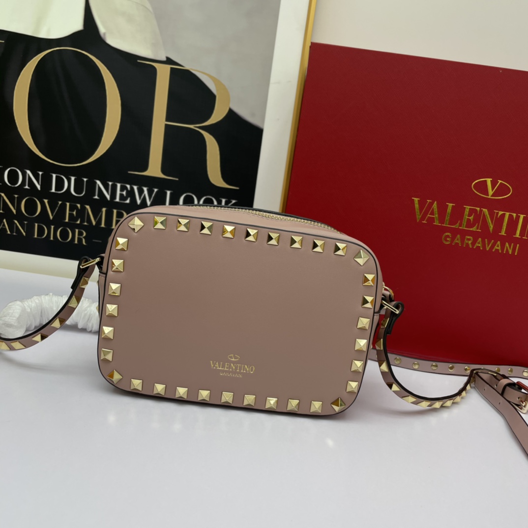 V design women handbag