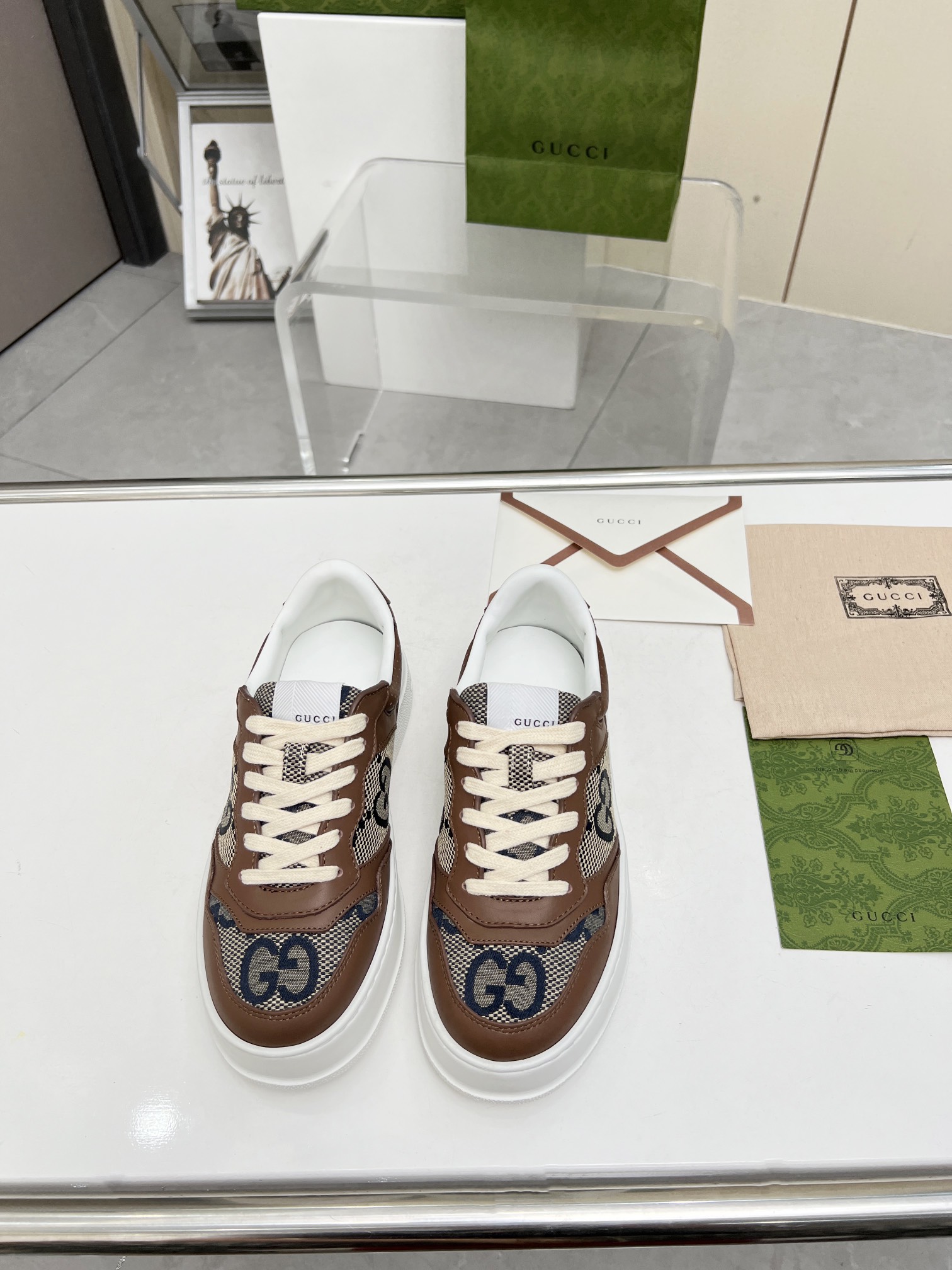 Gucci latest explosive models thick bottom white shoes men and women with the same models
