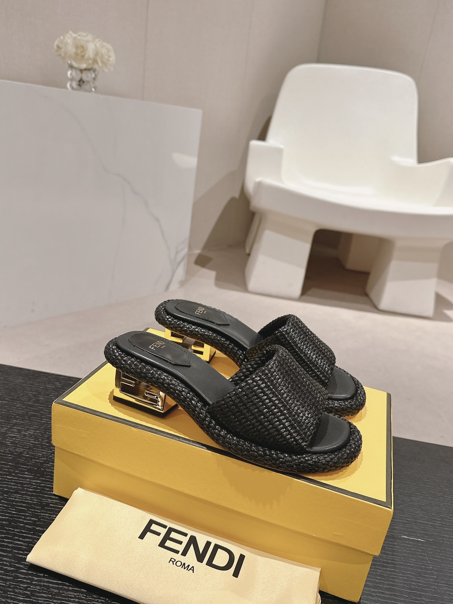 Fendi runway heeled slipper classic
