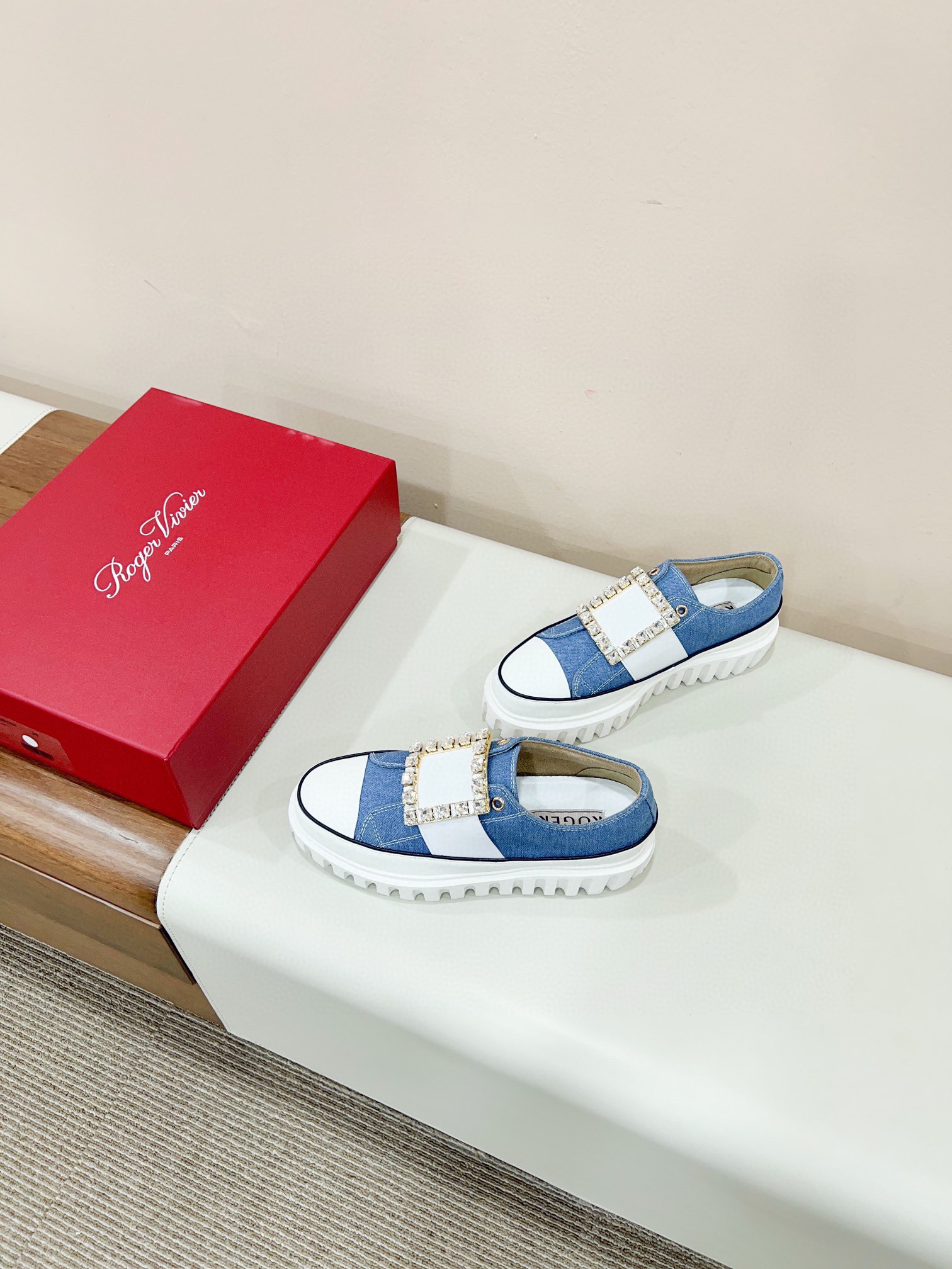 𝙍𝙤𝙜𝙚𝙧 𝙑𝙞𝙫𝙞𝙚 Drill Buckle Thick Bottom Canvas Shoes