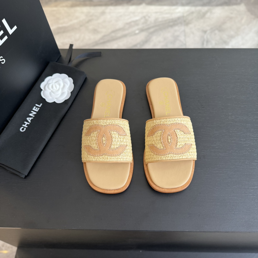 CHANEL 𝟐𝟎𝟐4 Summer Early Spring Collection hot on the new slippers female