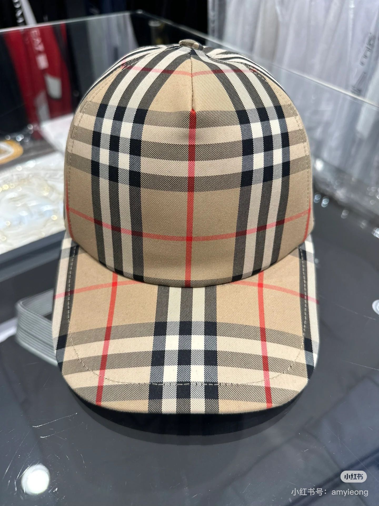 B unisex bucket hat