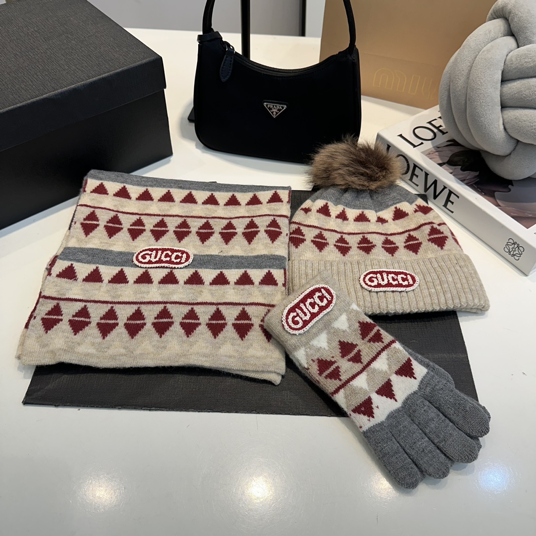 G scarf, gloves and hat three-piece set