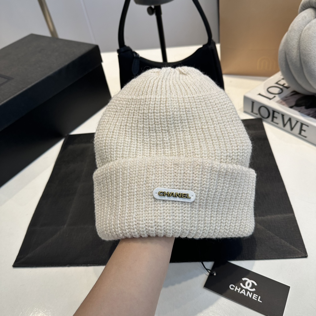 C new autumn and winter wool hats are the same for men and women
