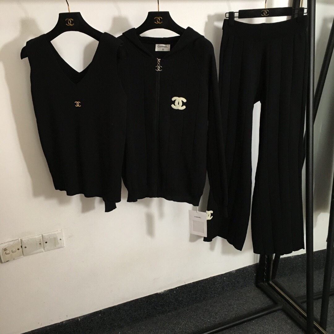 C design new three-piece suit