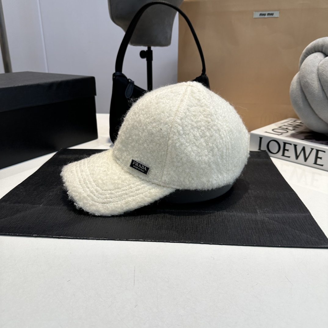 P 2024 new wool baseball cap, classic style for men and women