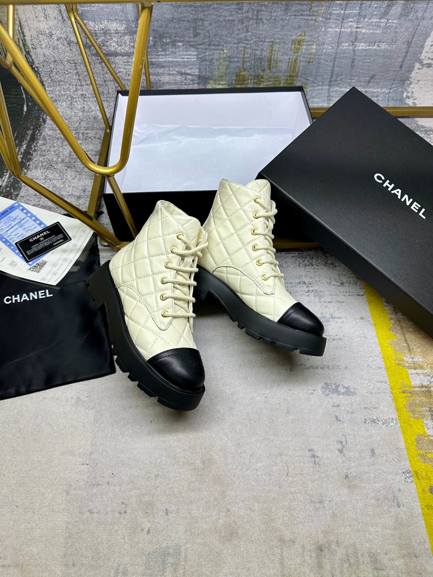 chanel 2024 autumn/Winter new most handsome thick sole motorcycle boots Diamond check lace-up small fragrance lace-up Martin boots ankle boots