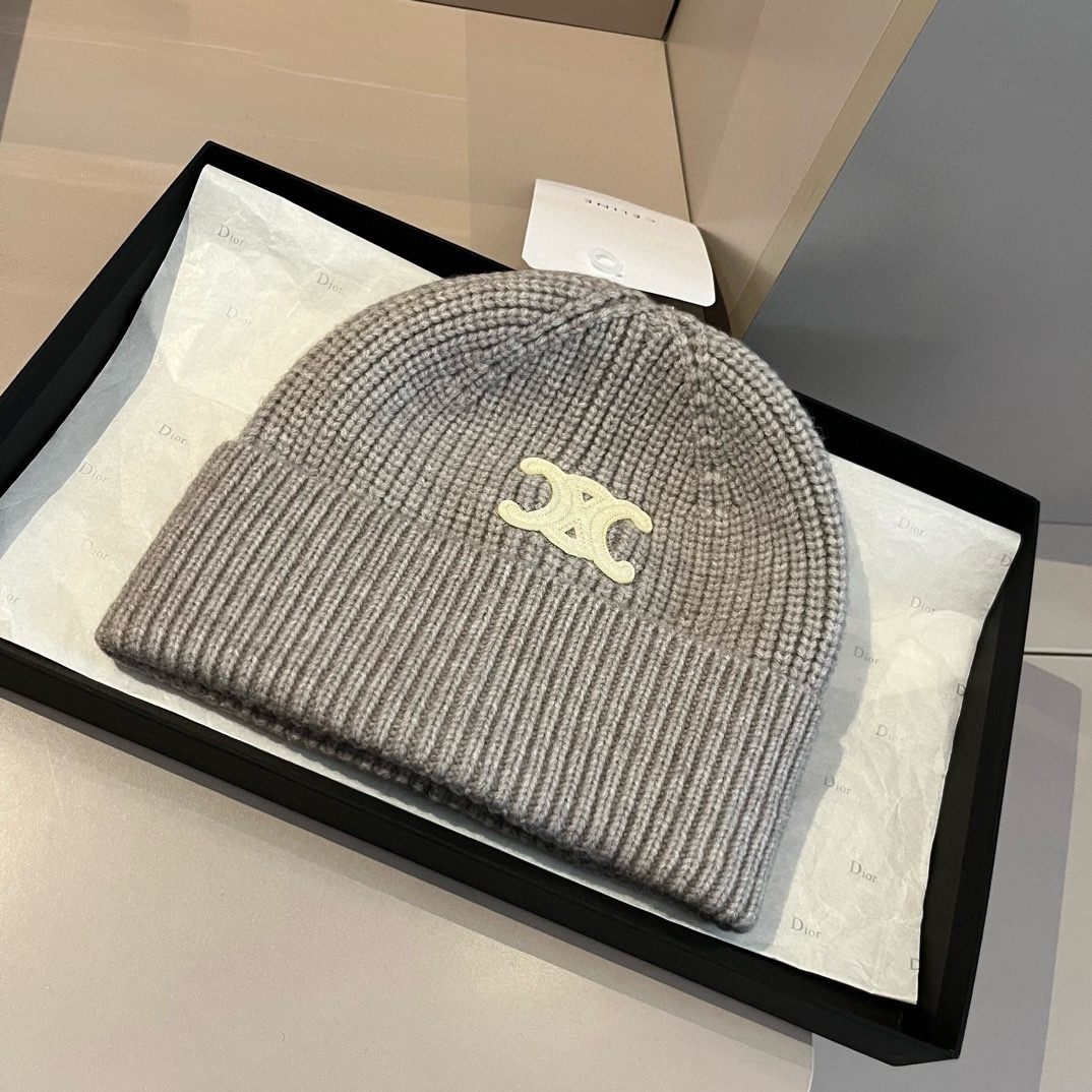 C brand two-tone lettering beanie