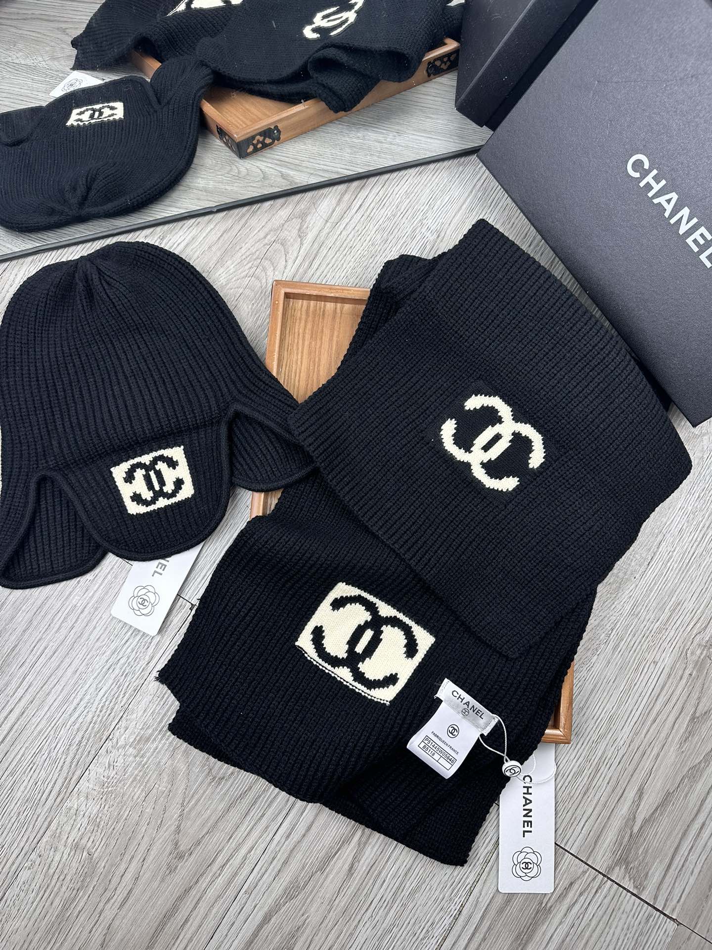 C wool classic hat and scarf set, warm and comfortable