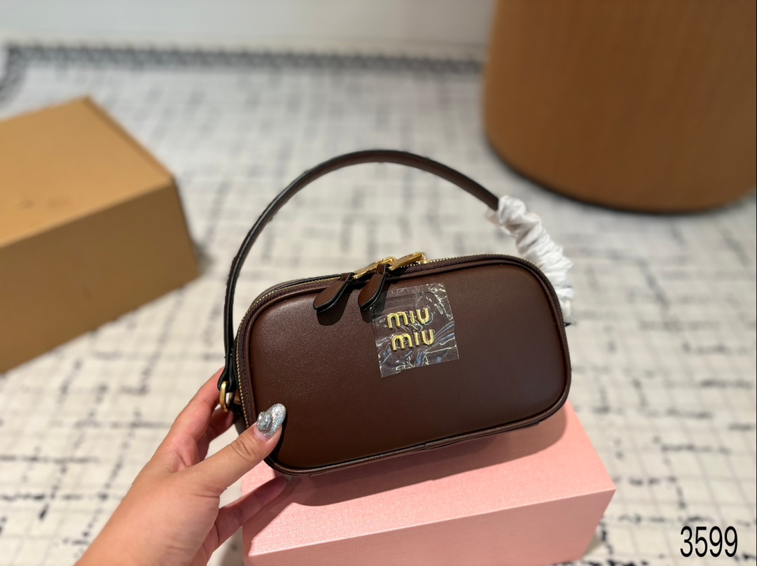 MIU versatile classic handheld camera bag
