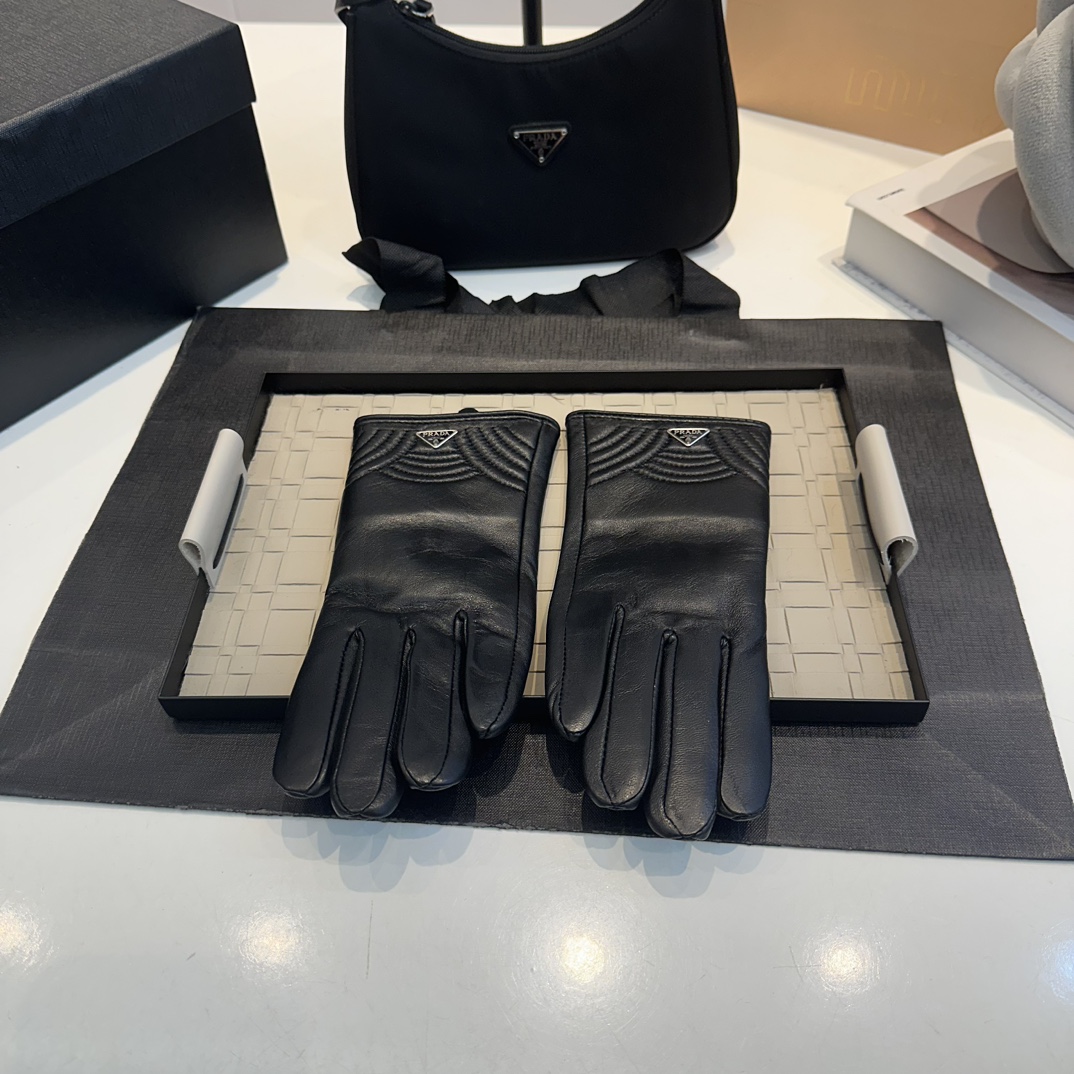 P sheepskin gloves, fashionable gloves