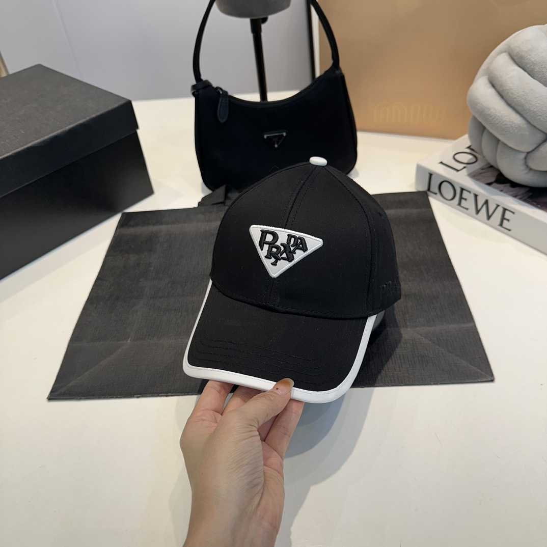 P new classic baseball cap is fashionable and high-end