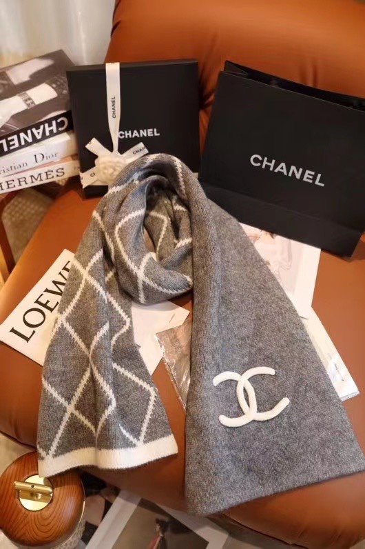 C grey original classic diamond pattern wool scarf