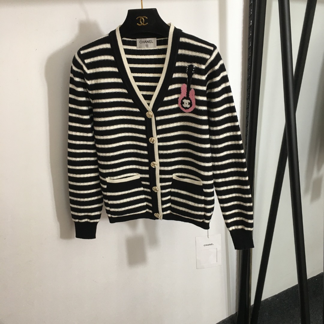C Design New Small Guitar Plush Embroidery Single Breasted V-Neck Long Sleeve Knitted Cardigan