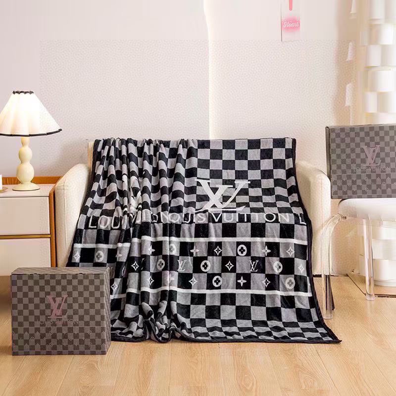 L classic monogram pattern blanket with gift box