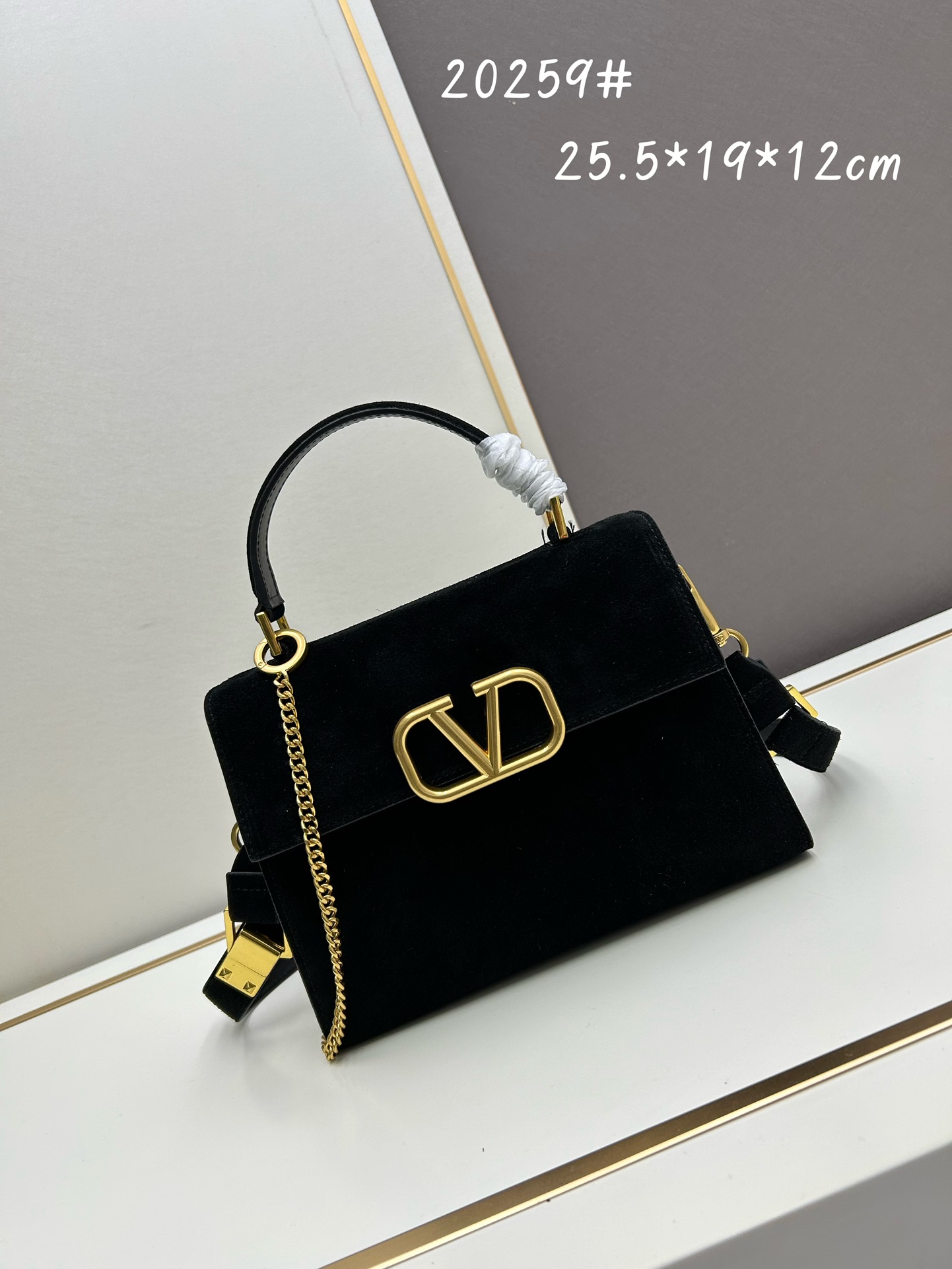 V design women handbag