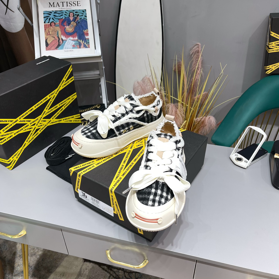 Smile ℮r℮p∪bli∁ casual shoes