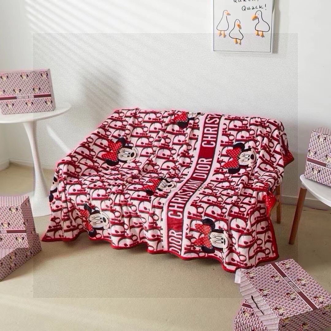 D Mickey pattern blanket with gift box Comfortable