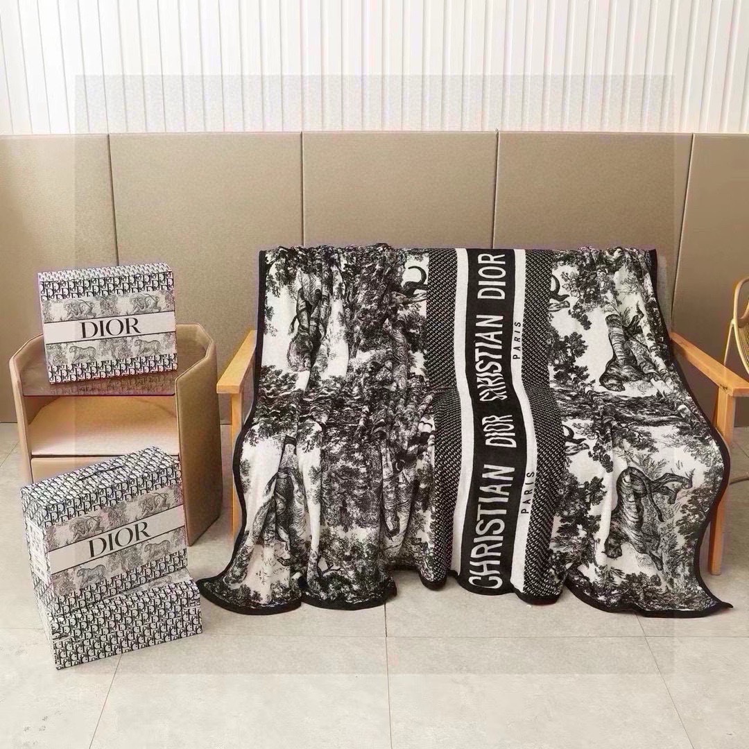 D classic pattern letter blanket comes with original gift box