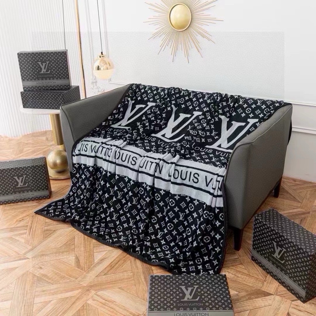 L classic monogram blanket with gift box