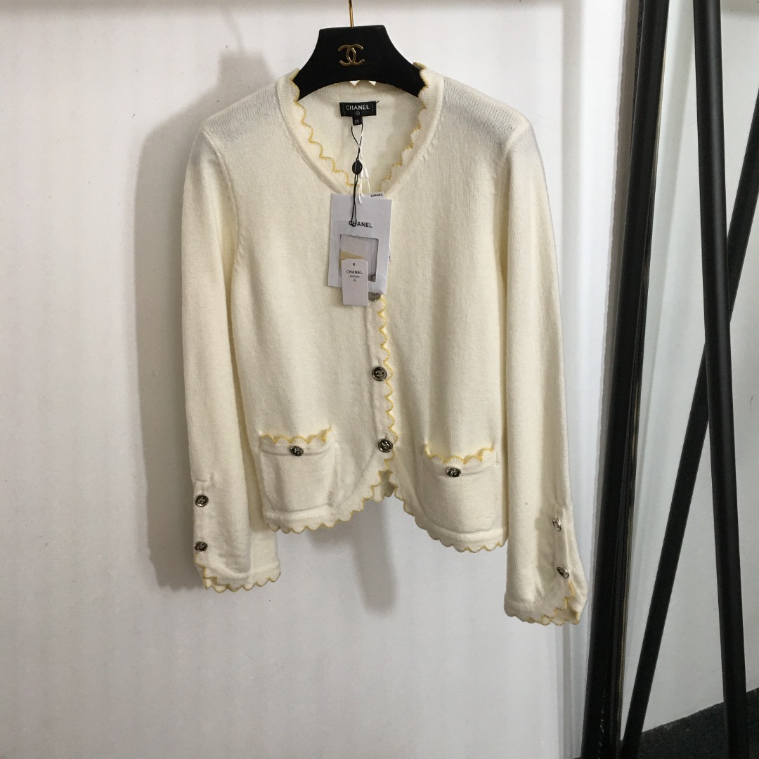 C new Chanel button wavy cashmere knitted cardigan