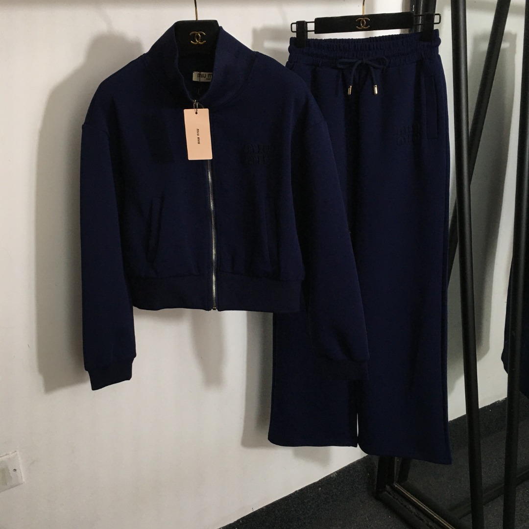 M Design New Sports Suit