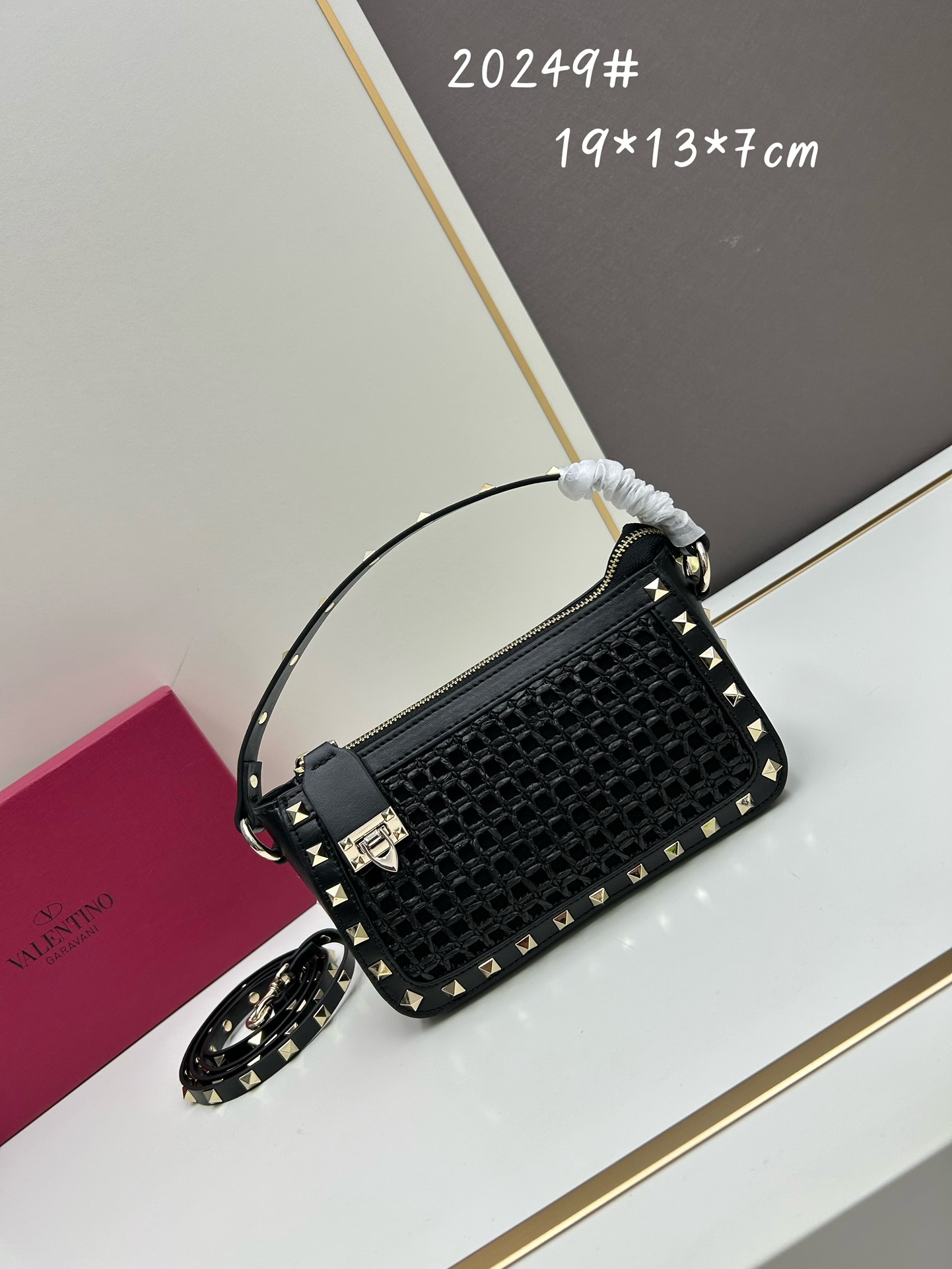 V design women handbag