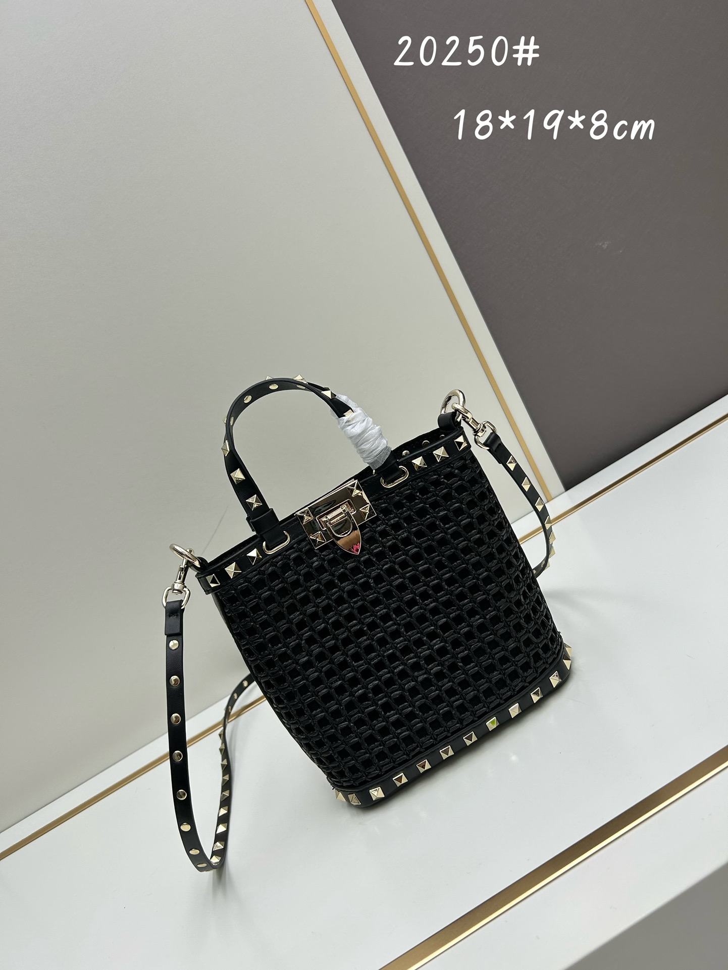 V design women handbag