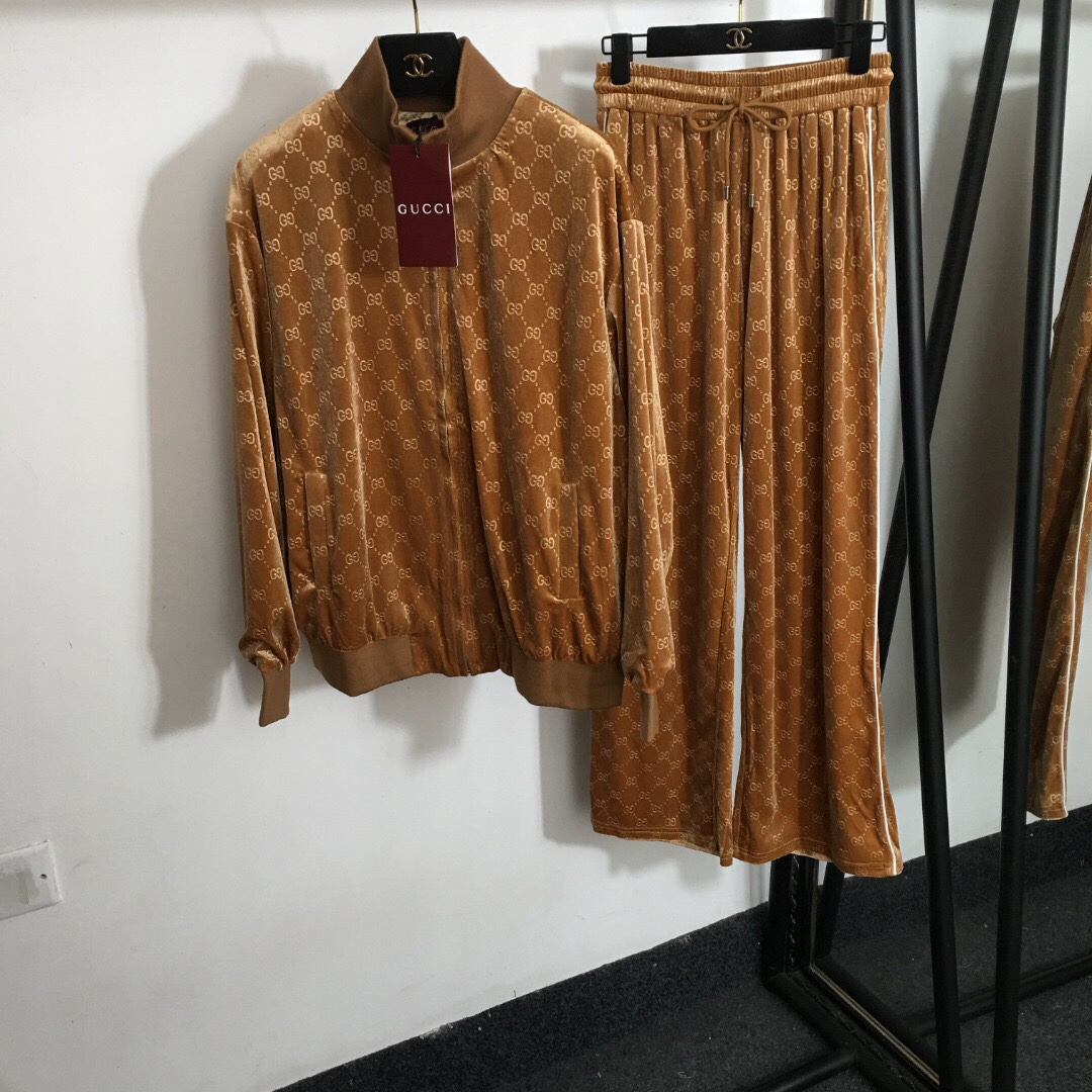 G new velvet sports suit
